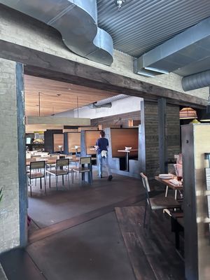 Howell's Kitchen and Bar by null