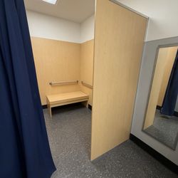 Ross Dress for Less - Fitting room