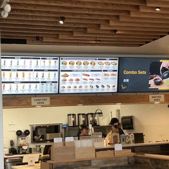 Hello Jasmine - Lincoln Square - customers at the counter - Bubble Tea Near Me - Chicago, Illinois