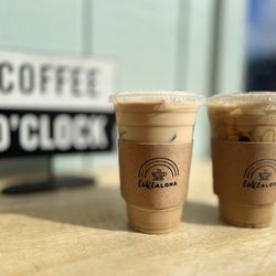 Loke Aloha Coffee - Iced Vanilla Latte & Iced Honey Cinnamon Latte with Caramel Walls