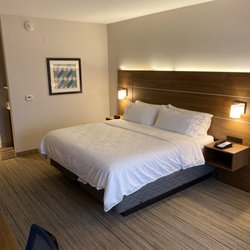 Holiday Inn Express & Suites Perryville I-55 - King Room