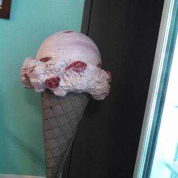 Vanderwende's - Giant ice cream decor - Ice Cream & Frozen Yogurt Near Me - Bridgeville, Delaware Vanderwende's - Giant ice cream decor - Ice Cream & Frozen Yogurt Near Me - Bridgeville, Delaware