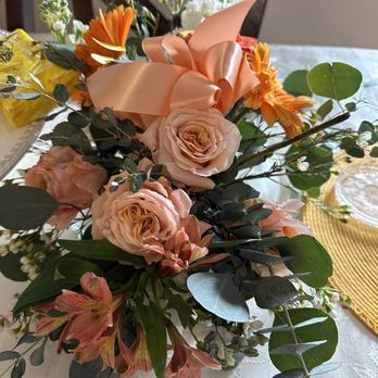 Dahlias Flowers - Hanging flowers for ceremony aisle - Florists Near Me - Garden Grove, California Dahlias Flowers - Hanging flowers for ceremony aisle - Florists Near Me - Garden Grove, California