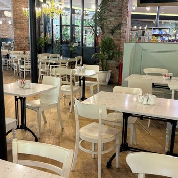 Avoca Store, Foodhall & Cafe - Cafes Near Me - Malahide, D Avoca Store, Foodhall & Cafe - Cafes Near Me - Malahide, D