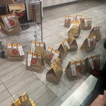 McDonald's - This is very unsanitary not following healthy and safety protocol - Fast Food Near Me - San Francisco, California