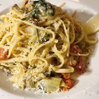 Macaluso's Italian Restaurant - Linguine con Conbeti w prawns - Italian Near Me - Ruston, Washington Macaluso's Italian Restaurant - Linguine con Conbeti w prawns - Italian Near Me - Ruston, Washington