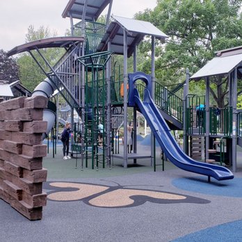Clarkson Park - Playgrounds Near Me - Northfield, Illinois