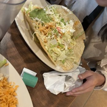 El Mezcal - Taco salad with chicken, no cheese sauce. - Mexican Near Me - Stevens Point, Wisconsin