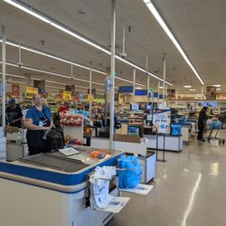 Food Lion Inc-Store # 32 - Quiet on a Saturday morning....