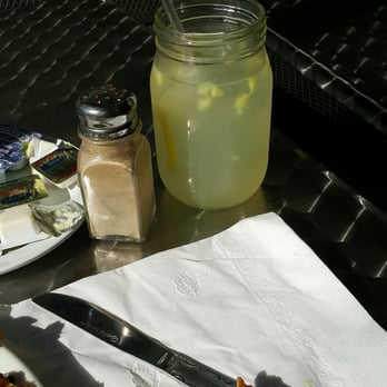 Vonda's Kitchen - Soul Food Near Me - Newark, New Jersey