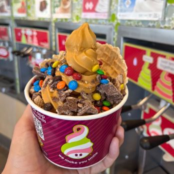 Menchie's Beacon Lakes - Dulce de leche froyo - Acai Bowls Near Me - Miami, Florida Menchie's Beacon Lakes - Dulce de leche froyo - Acai Bowls Near Me - Miami, Florida