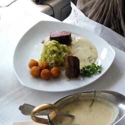 Restaurant Forsthaus Seebergen - Damhirschrücken mit Mandelbällchen und Spitzkohl mit Bärlauchsosse