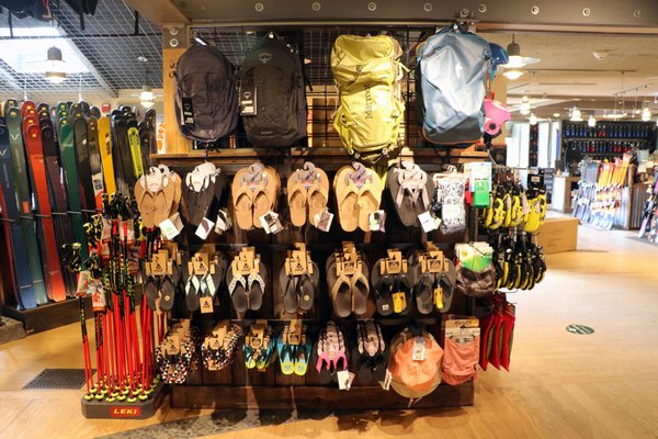 Pinnacle Ski And Sports by null