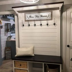 Country Cottage Primitive - Gorgeous custom mudroom