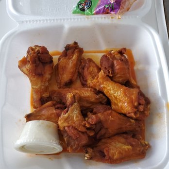 Joey's Pizzeria - Medium chicken wings - Pizza Near Me - Niagara Falls, New York