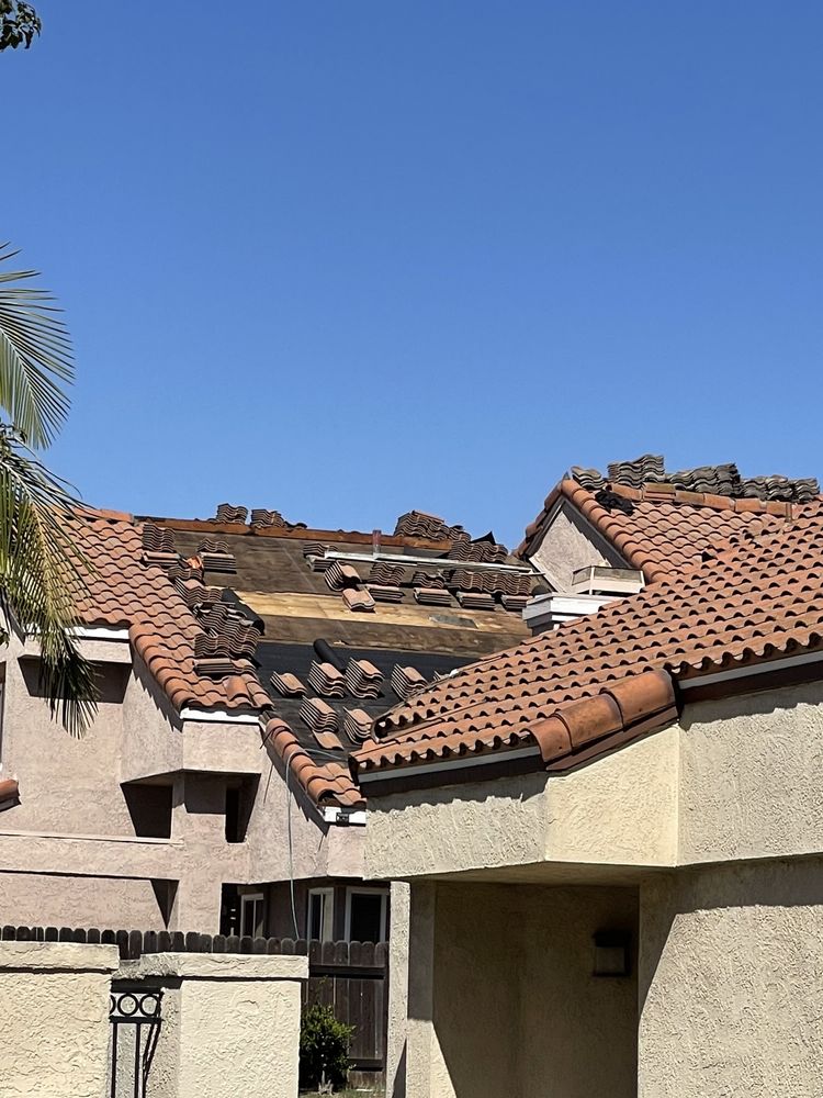 Slide of Markeasy Roofing