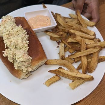 Roe Seafood Restaurant - Lobster sandwich was super tasty!! - Seafood Near Me - Long Beach, California