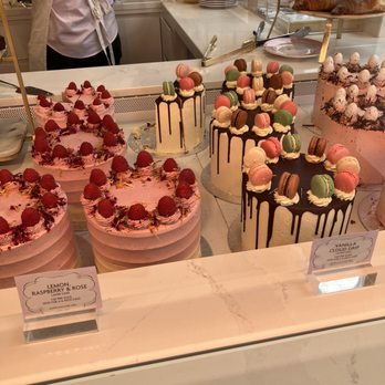 Peggy Porschen Cakes - Cakes behind the counter - Patisserie/Cake Shop Near Me - London, XGL Peggy Porschen Cakes - Cakes behind the counter - Patisserie/Cake Shop Near Me - London, XGL