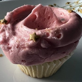 SusieCakes - Del Mar - Vanilla cupcake - Bakeries Near Me - San Diego, California SusieCakes - Del Mar - Vanilla cupcake - Bakeries Near Me - San Diego, California