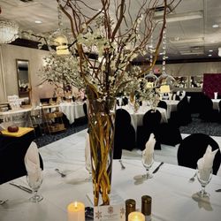 Stellar View Events - Holiday floral centerpiece with candles