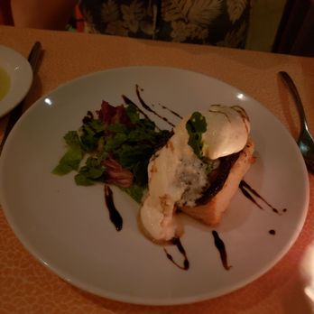 Portofino - Burrata - Italian bread with cheeze - Italian Near Me - Akumal, ROO Portofino - Burrata - Italian bread with cheeze - Italian Near Me - Akumal, ROO