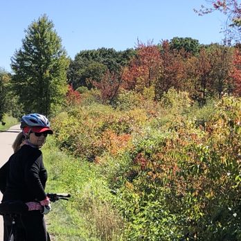 Lakelands Trail State Park - Leaves just beginning to change color along the trail - 9/19/20. - Mountain Biking Near Me - Pinckney, Michigan