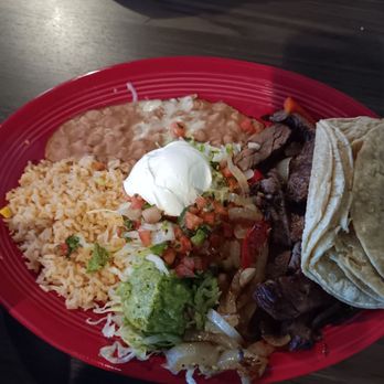Agavero Cantina - Parkside - Lunch steak fajitas - Tex-Mex Near Me - Lilburn, Georgia