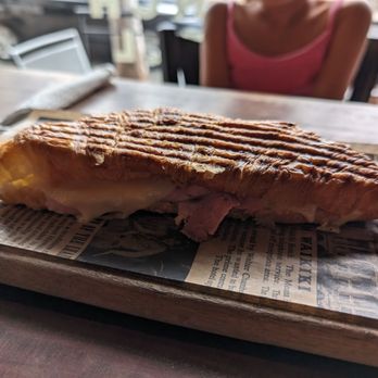 Farmhouse Cafe - Ham l and cheese croissant - Breakfast & Brunch Near Me - Honolulu, Hawaii
