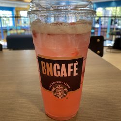 Barnes N Noble - Venti Strawberry Açaí with lemonade