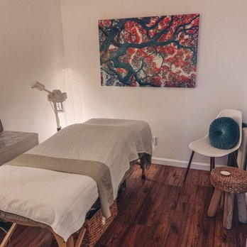 Mint and Thyme Holistic Med Spa - Facial treatment room - Medical Spas Near Me - Austin, Texas