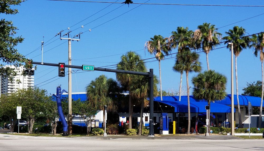 SPARKLING IMAGE CAR WASH 33 Photos & 43 Reviews Oil Change Stations 1500 S Federal Hwy