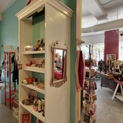 Queen of Hearts - Queen of Hearts and Modern Love are connected sister stores! Shop home goods and women's clothing all in one place.