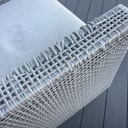 Levin Furniture and Mattress - Defective arm rest