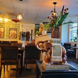 Ginn D Thai Restaurant - Inside Sawan