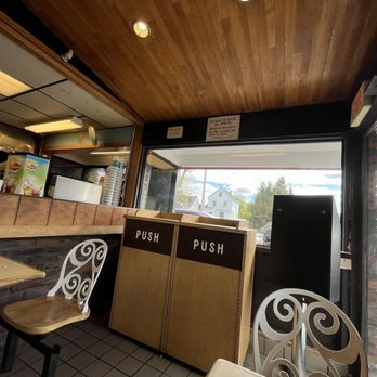 Bill & Bob's Roast Beef - Interior - Sandwiches Near Me - Woburn, Massachusetts