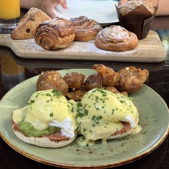 The Raymond 1886 - The best eggs Benedict I've had! It has a layer of mashed avocado on the English muffin. - New American Near Me - Pasadena, California The Raymond 1886 - The best eggs Benedict I've had! It has a layer of mashed avocado on the English muffin. - New American Near Me - Pasadena, California