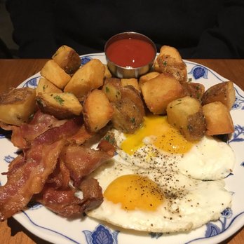 Reds - The Tavern Brunch - eggs, bacon, homefries - Venues & Event Spaces Near Me - Mississauga, Ontario Reds - The Tavern Brunch - eggs, bacon, homefries - Venues & Event Spaces Near Me - Mississauga, Ontario
