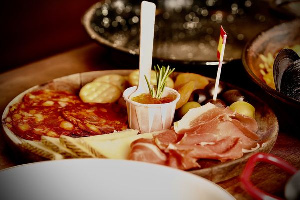 AUSTHENTICO by null