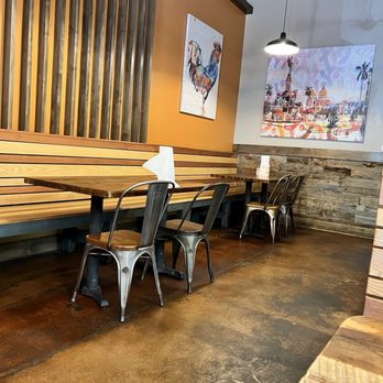 Viva Chicken - Dining room - Peruvian Near Me - Charlotte, North Carolina Viva Chicken - Dining room - Peruvian Near Me - Charlotte, North Carolina