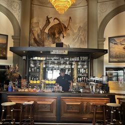 Alpineum Kaffee & Bar - Bar area