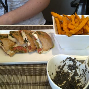 Fresko - Pressata Caprese - Kosher Near Me - Aventura, Florida Fresko - Pressata Caprese - Kosher Near Me - Aventura, Florida