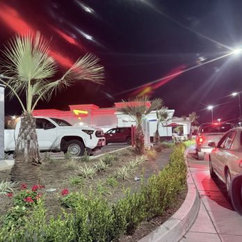 In-N-Out Burger - Line - Burgers Near Me - Lake Elsinore, California In-N-Out Burger - Line - Burgers Near Me - Lake Elsinore, California