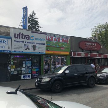 Max & Mina's - Outside - Ice Cream & Frozen Yogurt Near Me - Flushing, New York