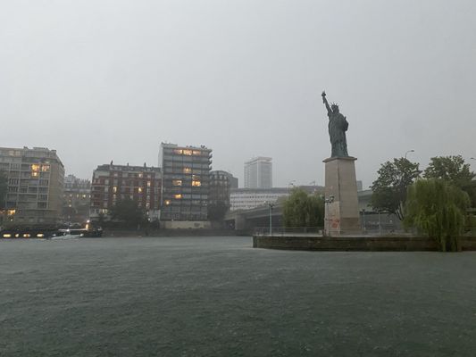 Statue of Liberty by null