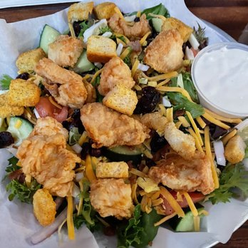 D&G Pub & Grub - "Bo Diddley" salad with fried chicken - American Near Me - St Joseph, Missouri D&G Pub & Grub - "Bo Diddley" salad with fried chicken - American Near Me - St Joseph, Missouri