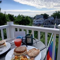 Two Village Square Inn - Breakfast at Two Village Square Inn