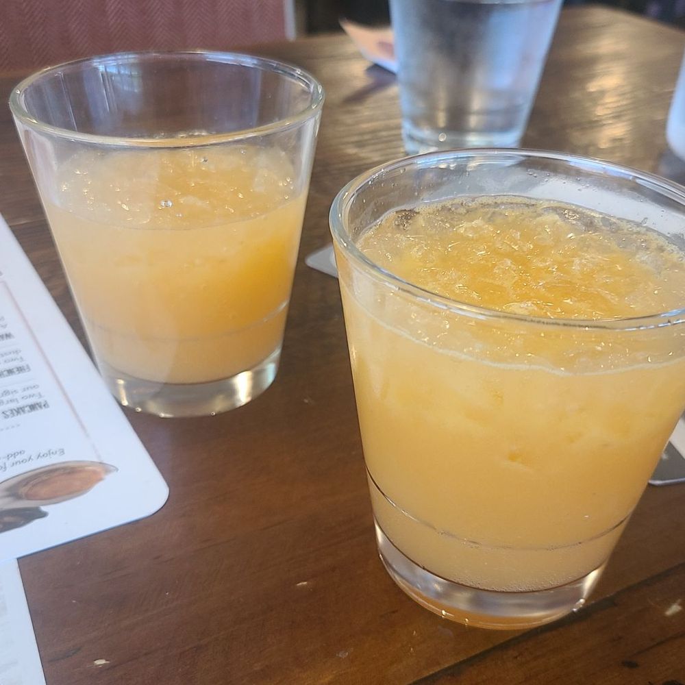 Strawberry mimosas Strawberry mimosas