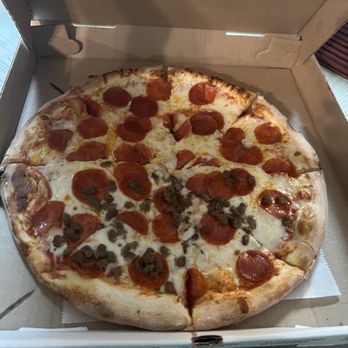 Astoria Pizza Restaurant - Large pepperoni with 1/2 ground beef - Pizza Near Me - Woodbridge, Virginia