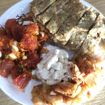 Kyung's Seafood - Meat Jun, Mama's Special Poke combo plate. Was eating alone this time so had to ask for the jalapeño and daikon banchan - Seafood Near Me - Honolulu, Hawaii