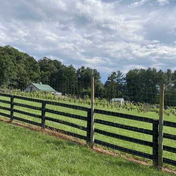 Farm de Vine - Wine Tasting Room Near Me - Purcellville, Virginia Farm de Vine - Wine Tasting Room Near Me - Purcellville, Virginia